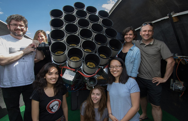 U of T Professor Robert Abraham (left) and Yale Professor Pieter van Dokkum (right), with their team of graduate students from both universities. They are standing with one-half of the 48-lens Dragonfly array at its home site in New Mexico.