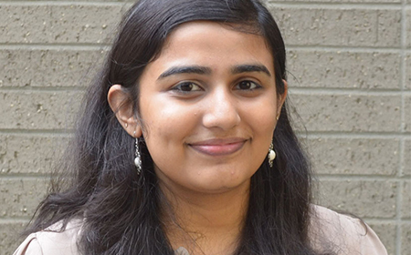 An image of Aparna smiling